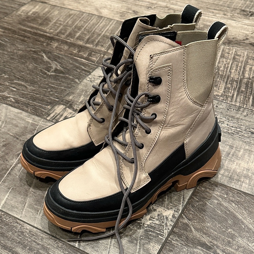 SOREL Women’s Brex Beige and Black Lace-Up Boots Waterproof Sz 9